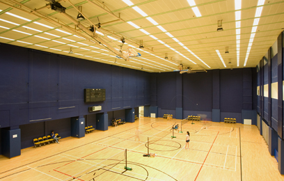 多用途練習場可以劃為三個羽毛球場